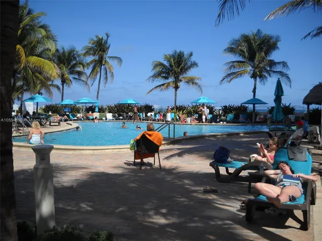 $4,300 | 3801 South Ocean Drive, Unit 10V, Hollywood, FL 33019