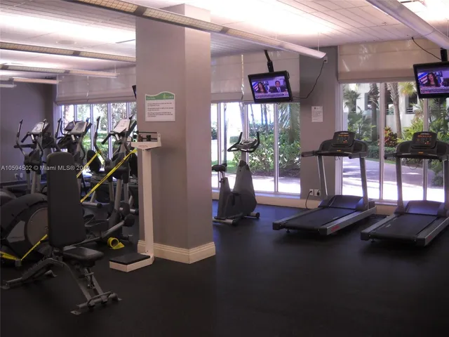 $4,300 | 3801 South Ocean Drive, Unit 10V, Hollywood, FL 33019