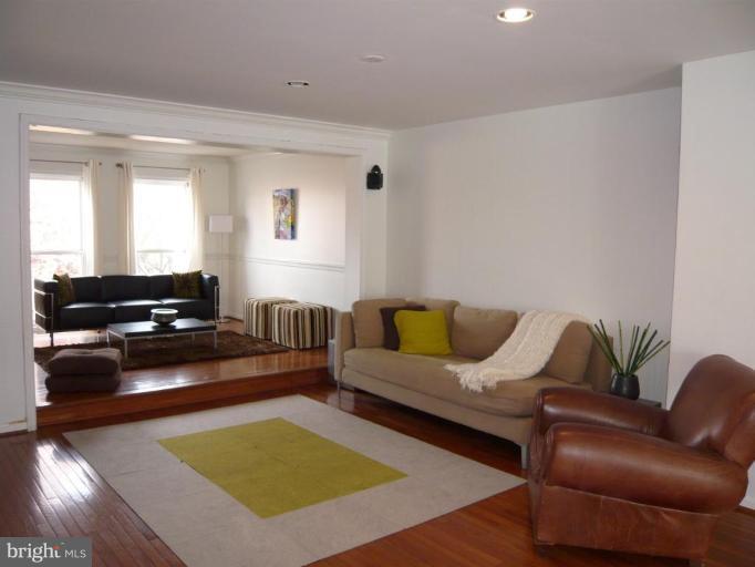 12050 Edgemere Circle Reston, VA 20190 - Photo 2 of 18 Family Room