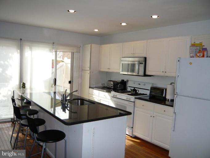 12050 Edgemere Circle Reston, VA 20190 - Photo 15 of 18 Kitchen #2