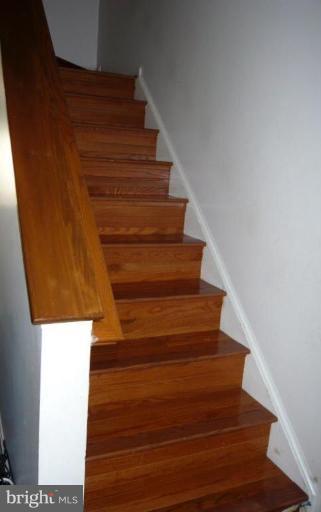 12050 Edgemere Circle Reston, VA 20190 - Photo 17 of 18 Staircase