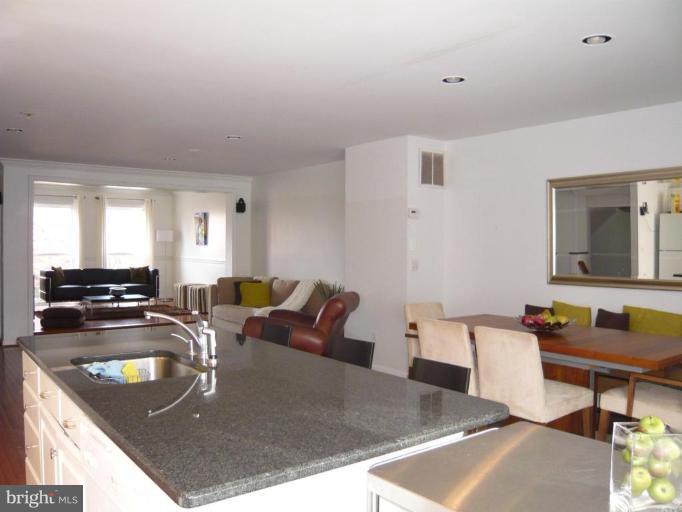 12050 Edgemere Circle Reston, VA 20190 - Photo 10 of 18 Unique #1