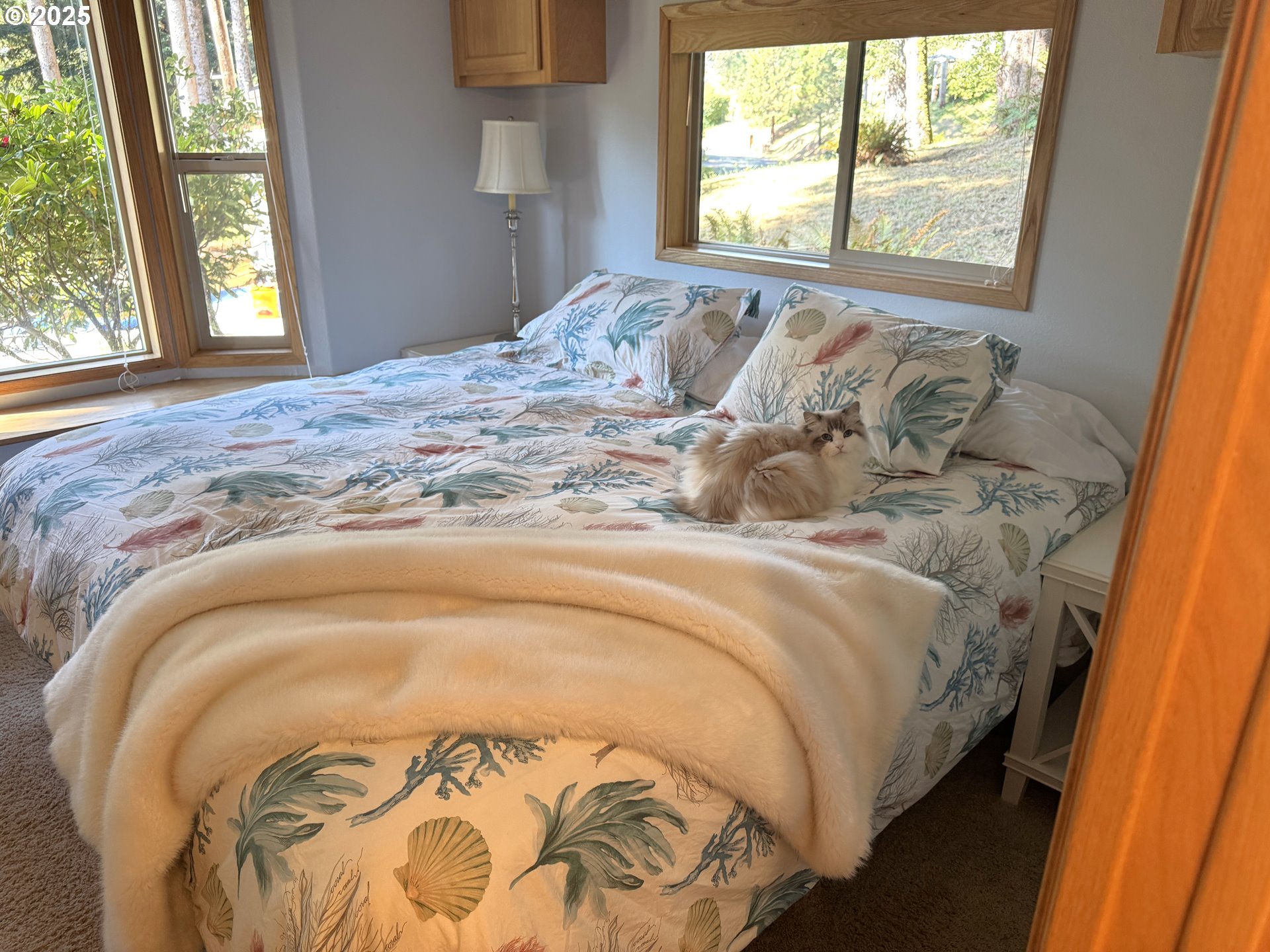 19921 Whaleshead Road, Unit EL1 Brookings, OR 97415 - Photo 17 of 29 a bedroom with a bed and a window