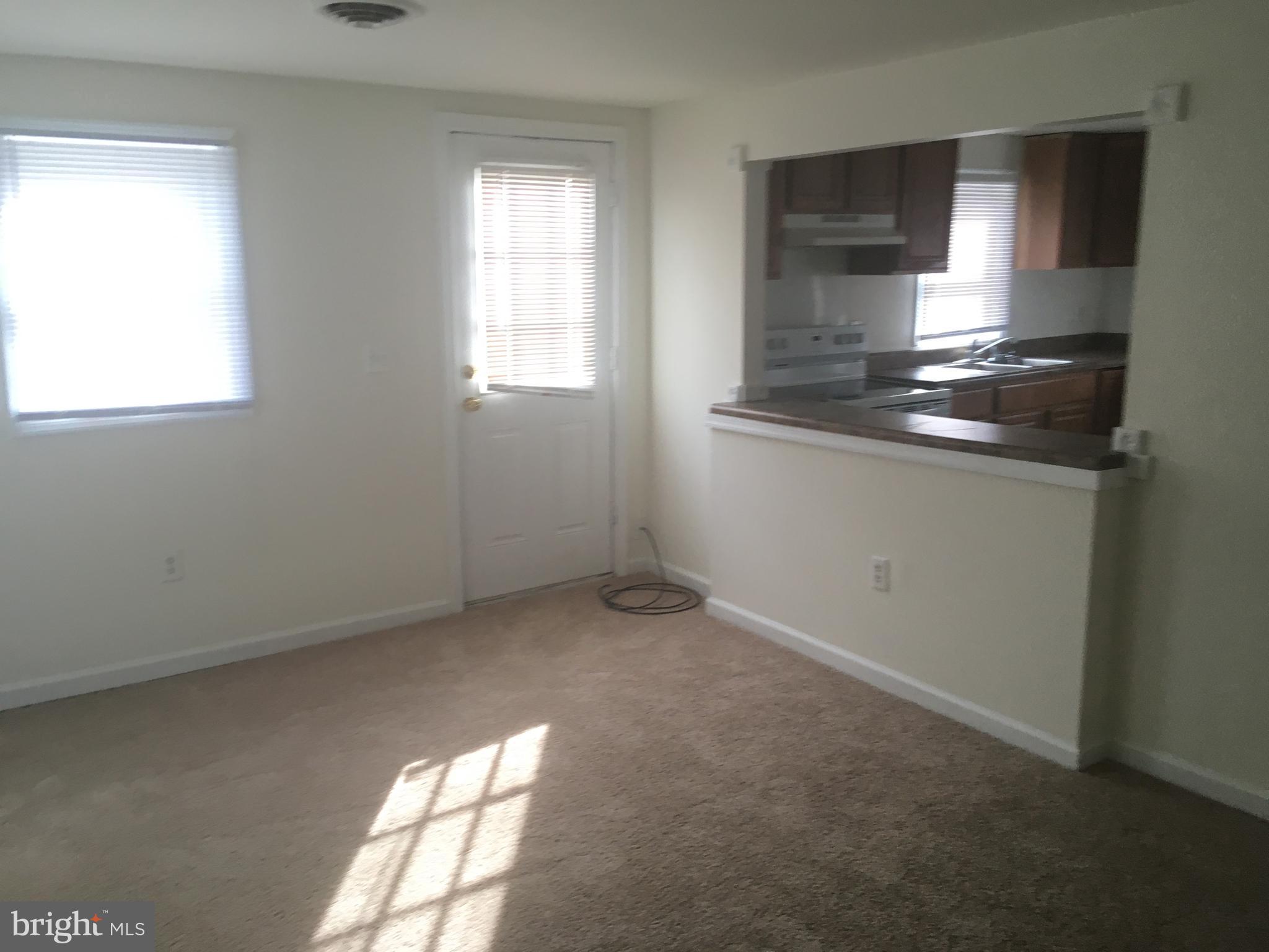 715 Rigby Avenue Cambridge, MD 21613 - Photo 14 of 21 Living Room