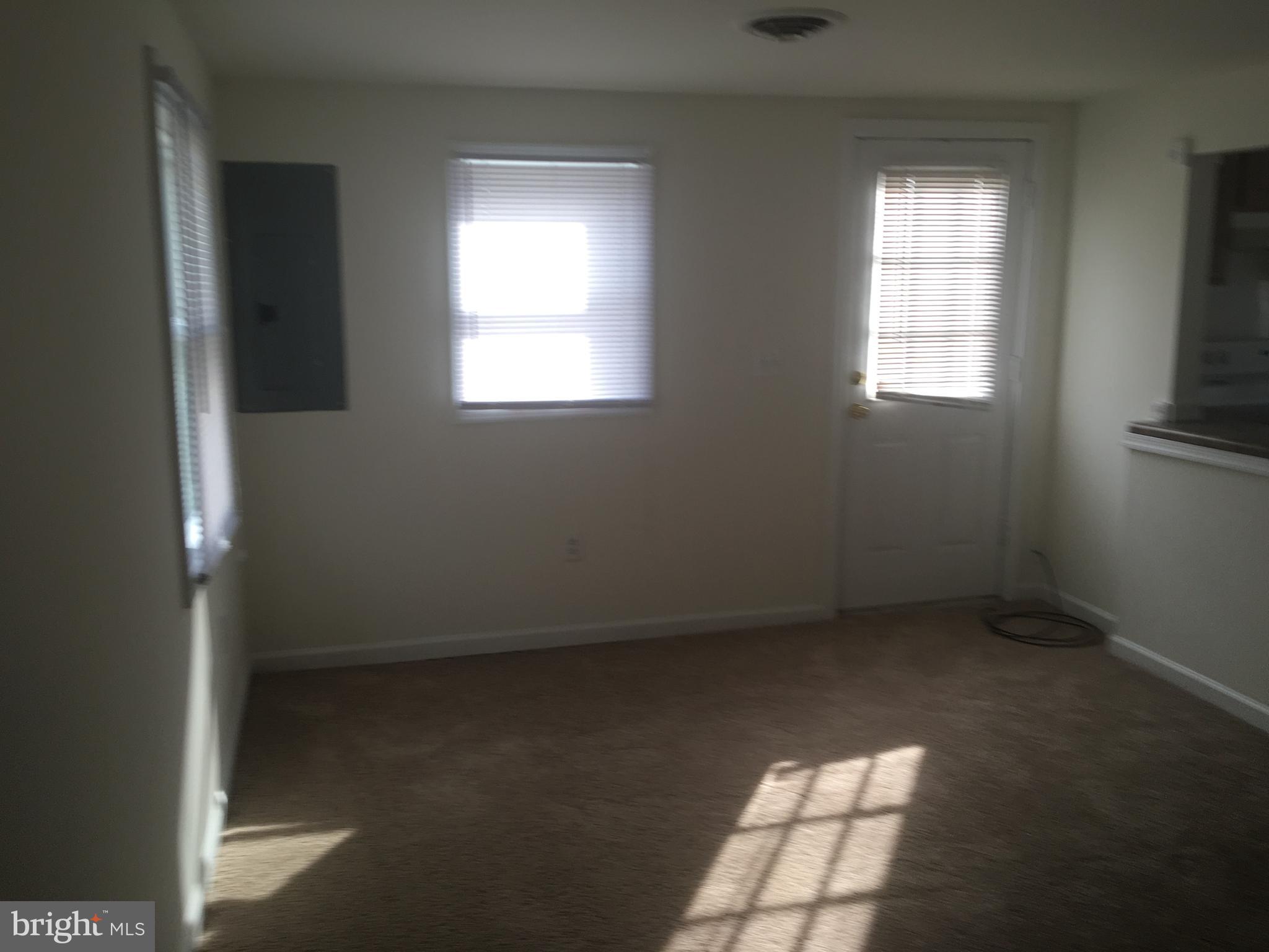 715 Rigby Avenue Cambridge, MD 21613 - Photo 15 of 21 Living Room