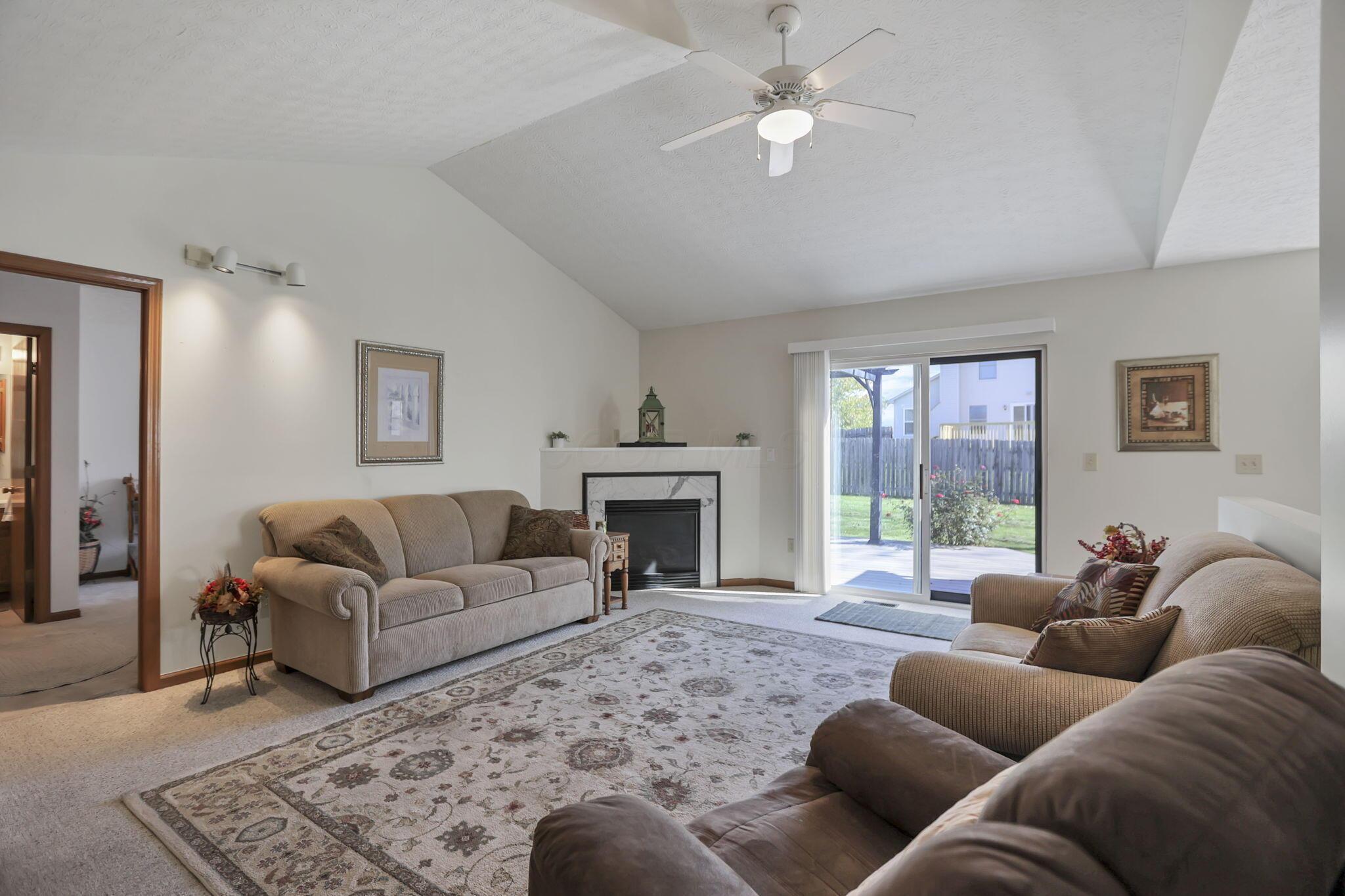 1588 Heatherview Lane Heath, OH 43056 - Photo 5 of 52 Living Room