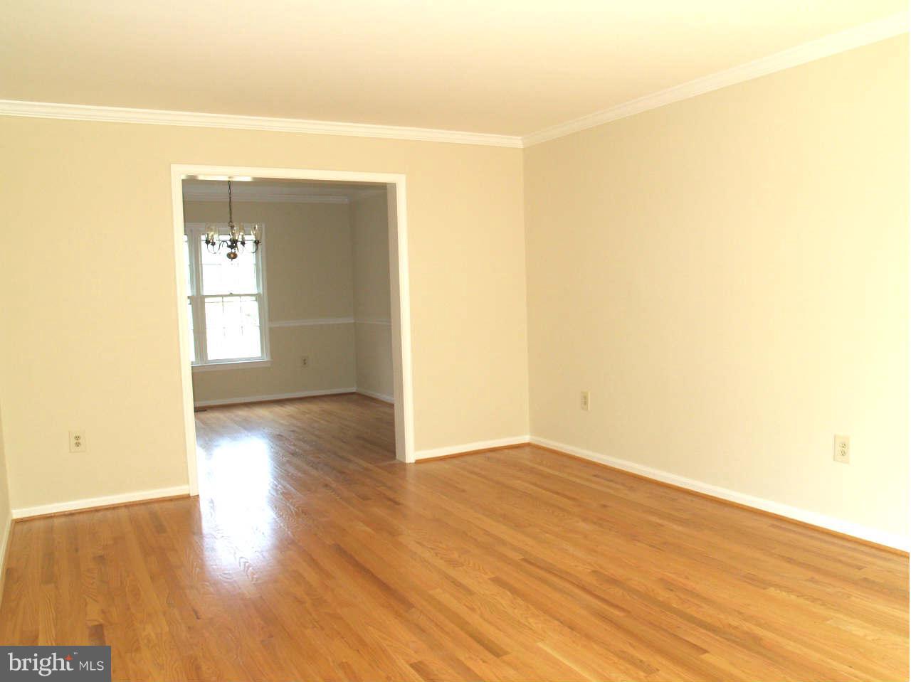 715 Kersey Road Silver Spring, MD 20902 - Photo 6 of 27 Living Room