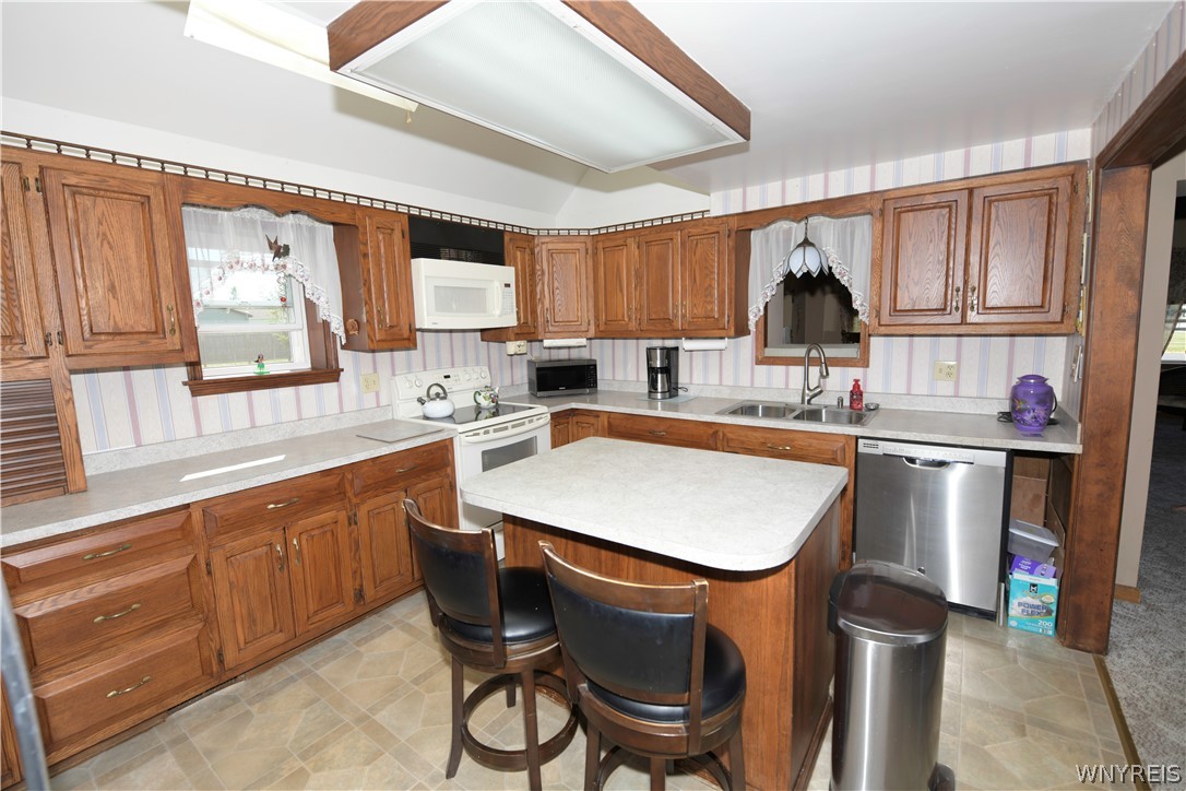 1000 Saunders Settlement Road Niagara Falls, NY 14305 - Photo 4 of 31