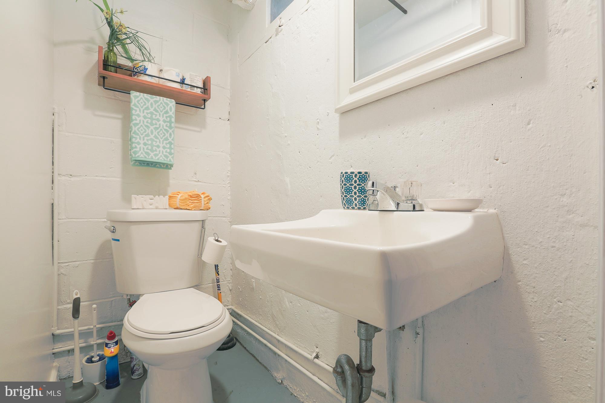 8327 Edgedale Road Baltimore, MD 21234 - Photo 23 of 29 Bath