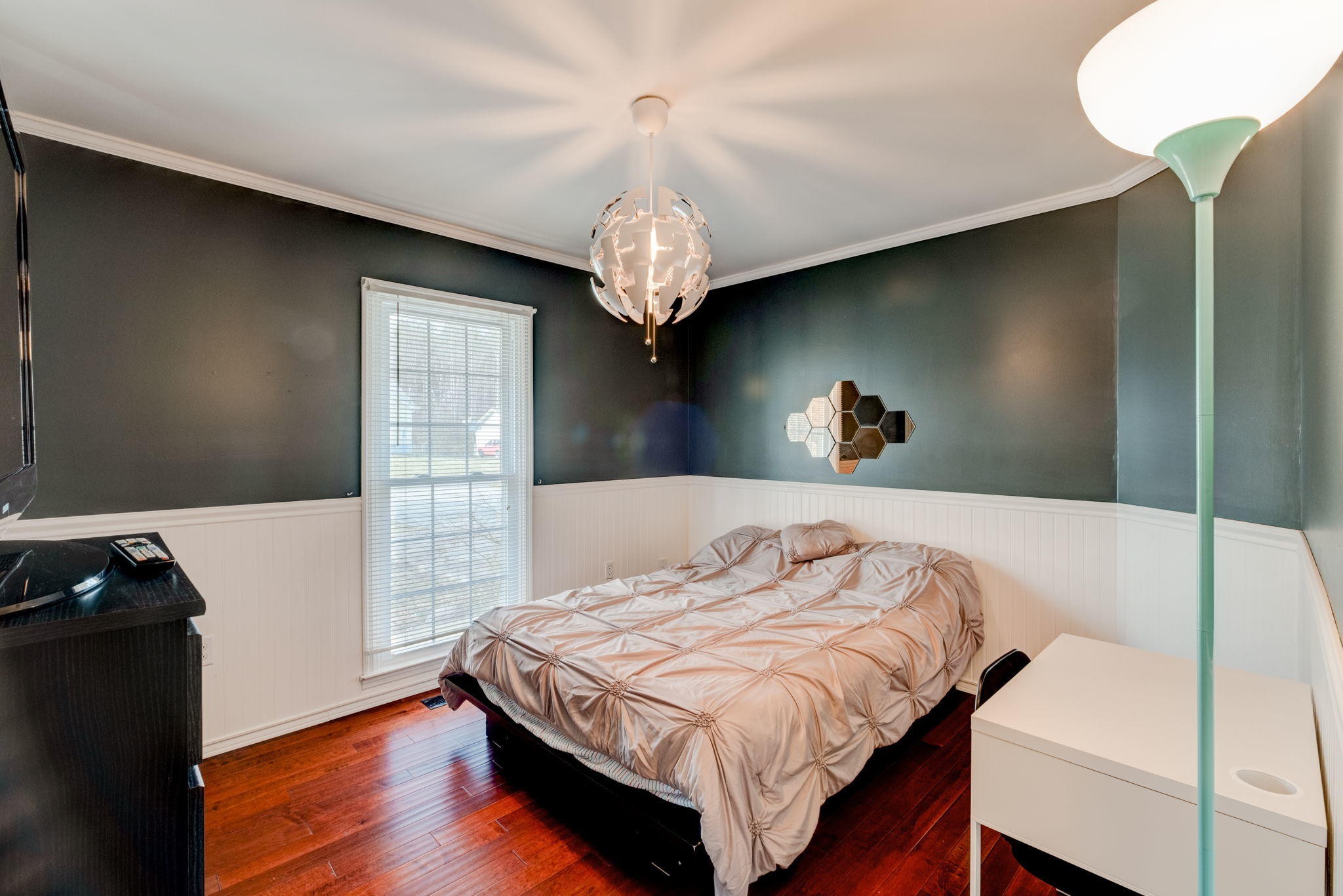 132 Pheasant Road Clinton, TN 37716 - Photo 23 of 40 a bedroom with bed and a night stand