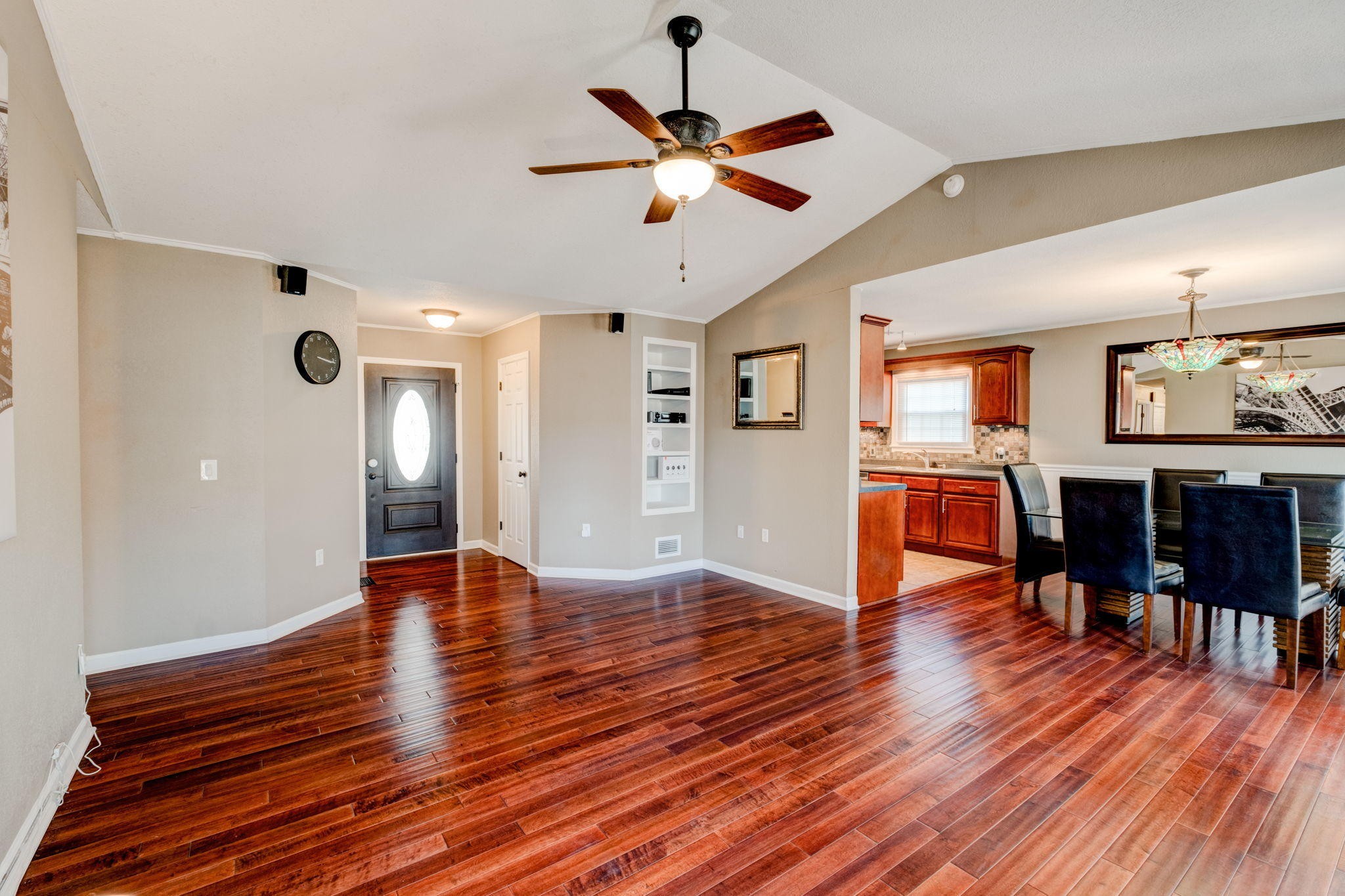 132 Pheasant Road Clinton, TN 37716 - Photo 8 of 40 a view of a livingroom with furniture nad wooden floor