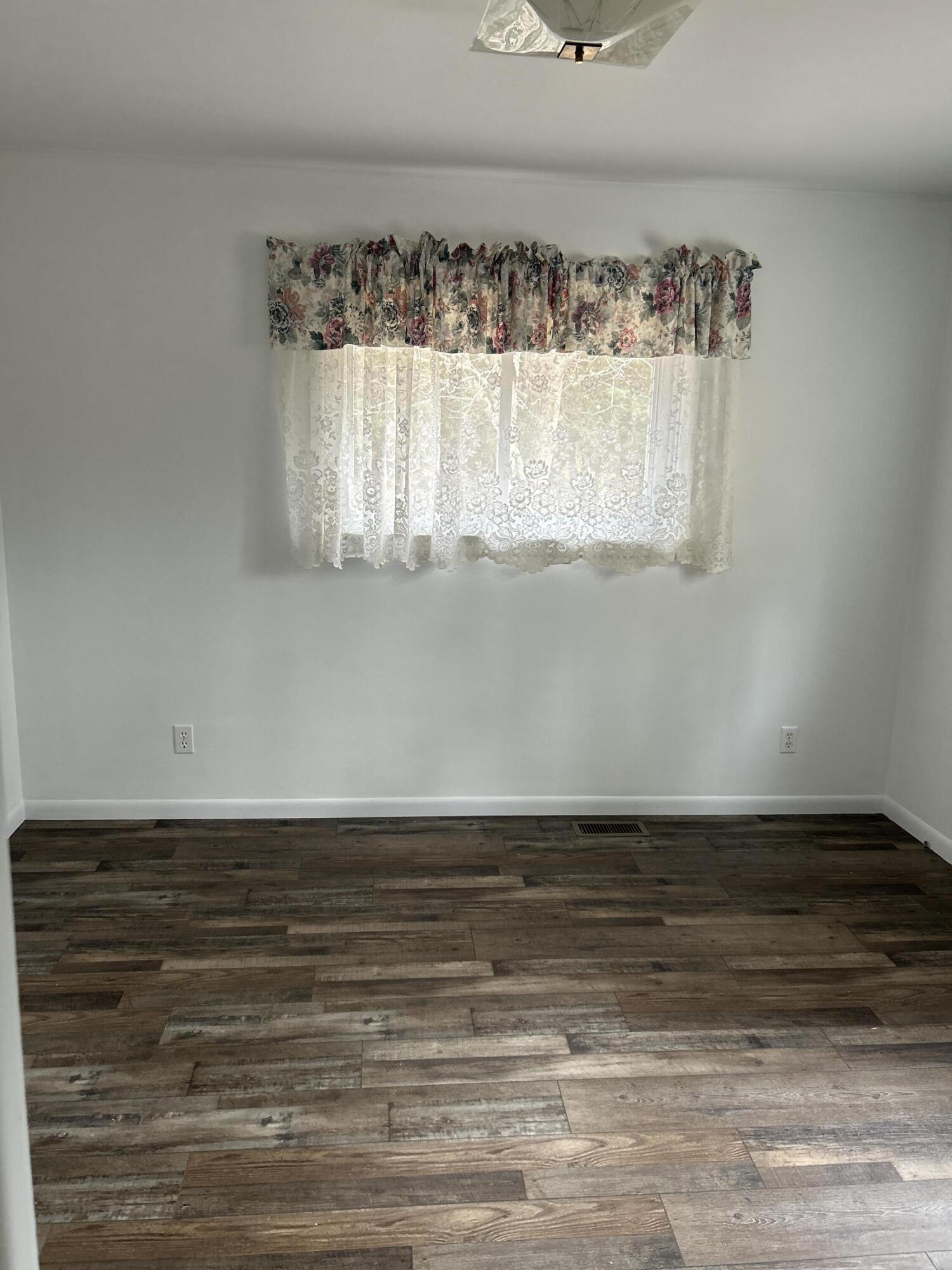 4585 Lorenson Road Muskegon, MI 49445 - Photo 16 of 30 Second Bedroom