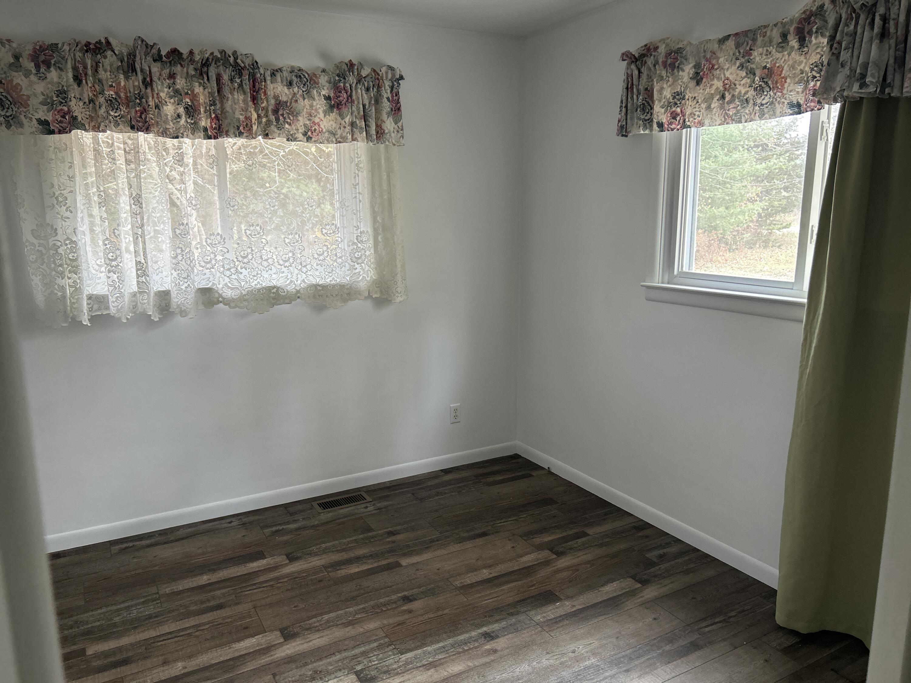 4585 Lorenson Road Muskegon, MI 49445 - Photo 17 of 30 Second Bedroom
