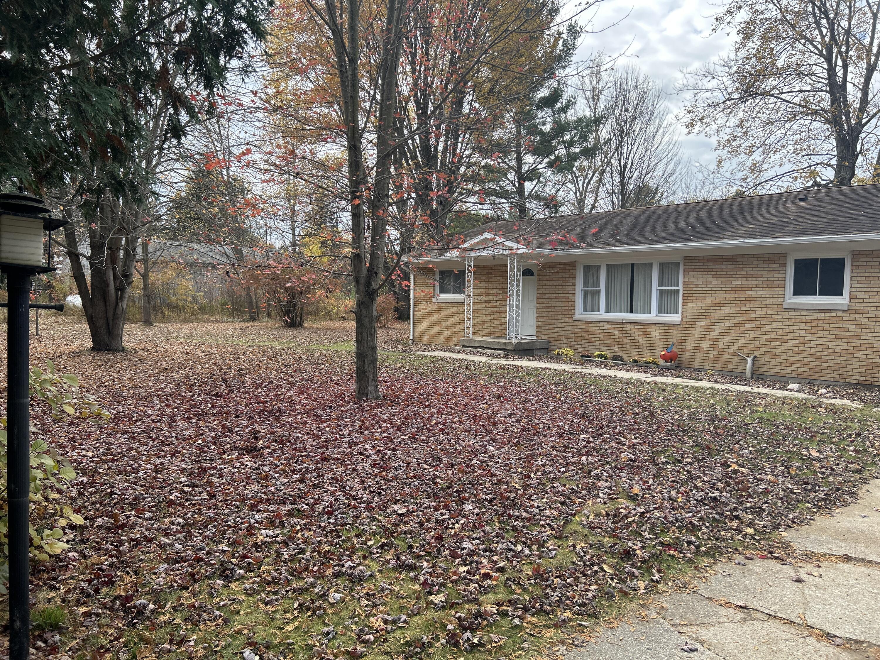 4585 Lorenson Road Muskegon, MI 49445 - Photo 7 of 30 front yard