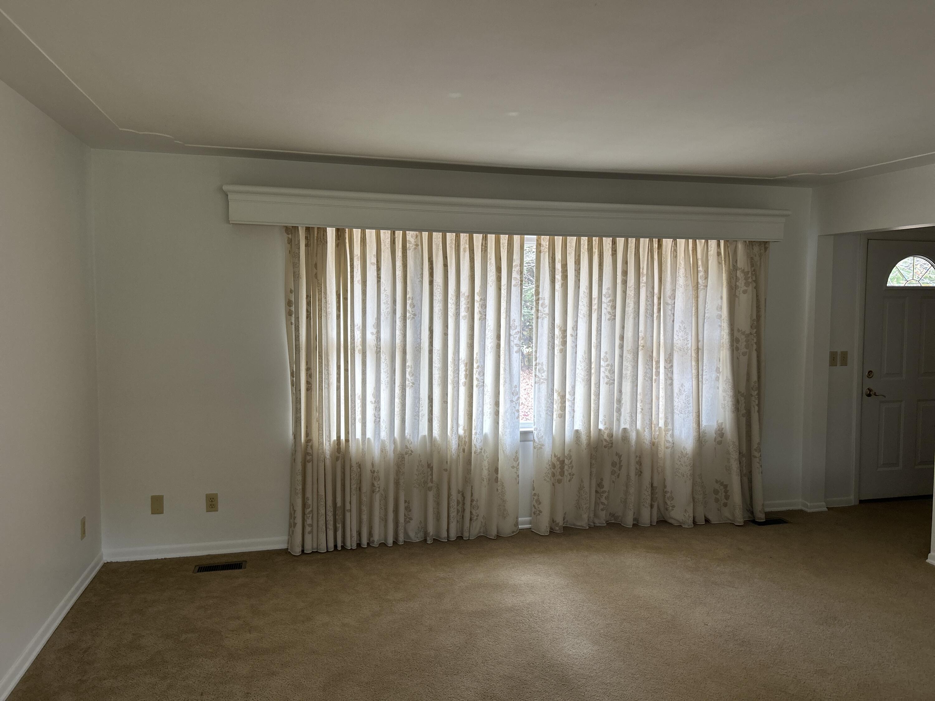 4585 Lorenson Road Muskegon, MI 49445 - Photo 10 of 30 Living Room2