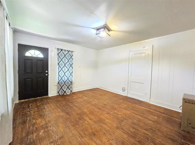 a view of a big room with closet and mirror