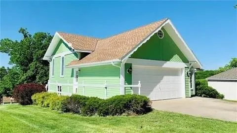 $679,000 | 224 Lake Viking Terrace, Gallatin, MO 64640