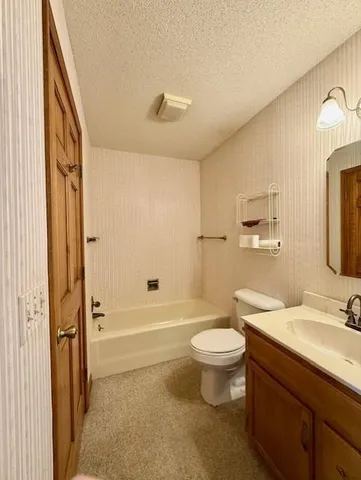 $679,000 | 224 Lake Viking Terrace, Gallatin, MO 64640