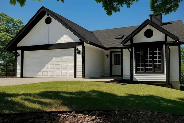 $715,000 | 224 Lake Viking Terrace, Gallatin, MO 64640