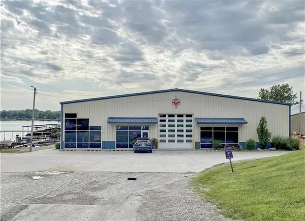 $715,000 | 224 Lake Viking Terrace, Gallatin, MO 64640