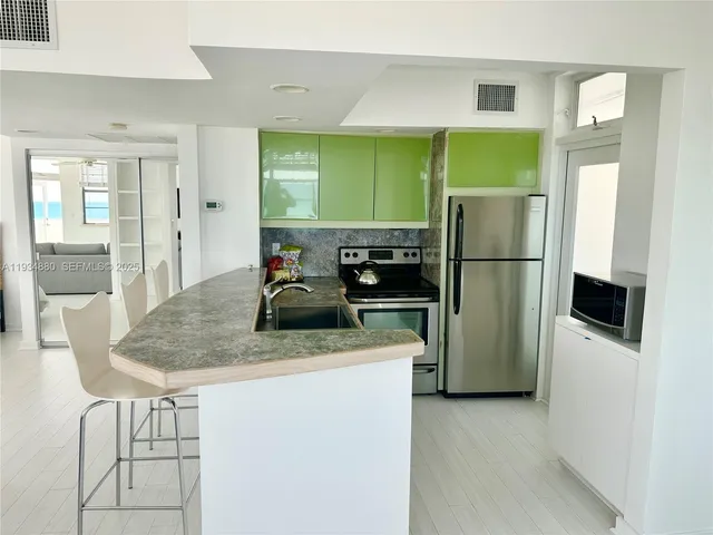 $4,300 | 301 Ocean Drive, Unit 509, Miami Beach, FL 33139