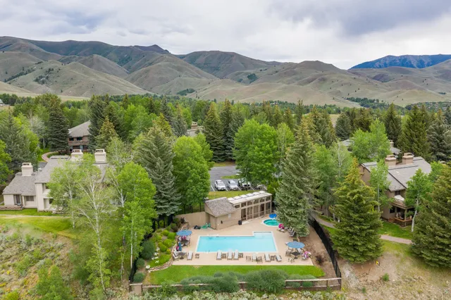 $709,999 | 4015 Bluff Condo Drive, Sun Valley, ID 83353