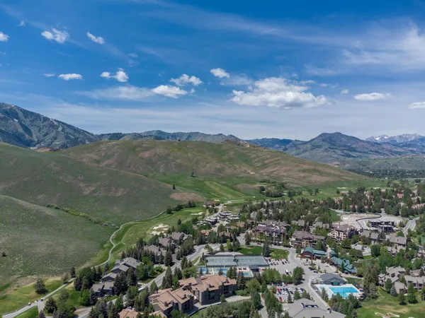 $709,999 | 4015 Bluff Condo Drive, Sun Valley, ID 83353