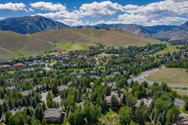 $709,999 | 4015 Bluff Condo Drive, Sun Valley, ID 83353