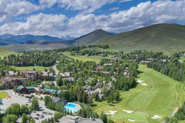 $709,999 | 4015 Bluff Condo Drive, Sun Valley, ID 83353