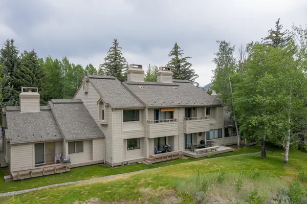 $709,999 | 4015 Bluff Condo Drive, Sun Valley, ID 83353