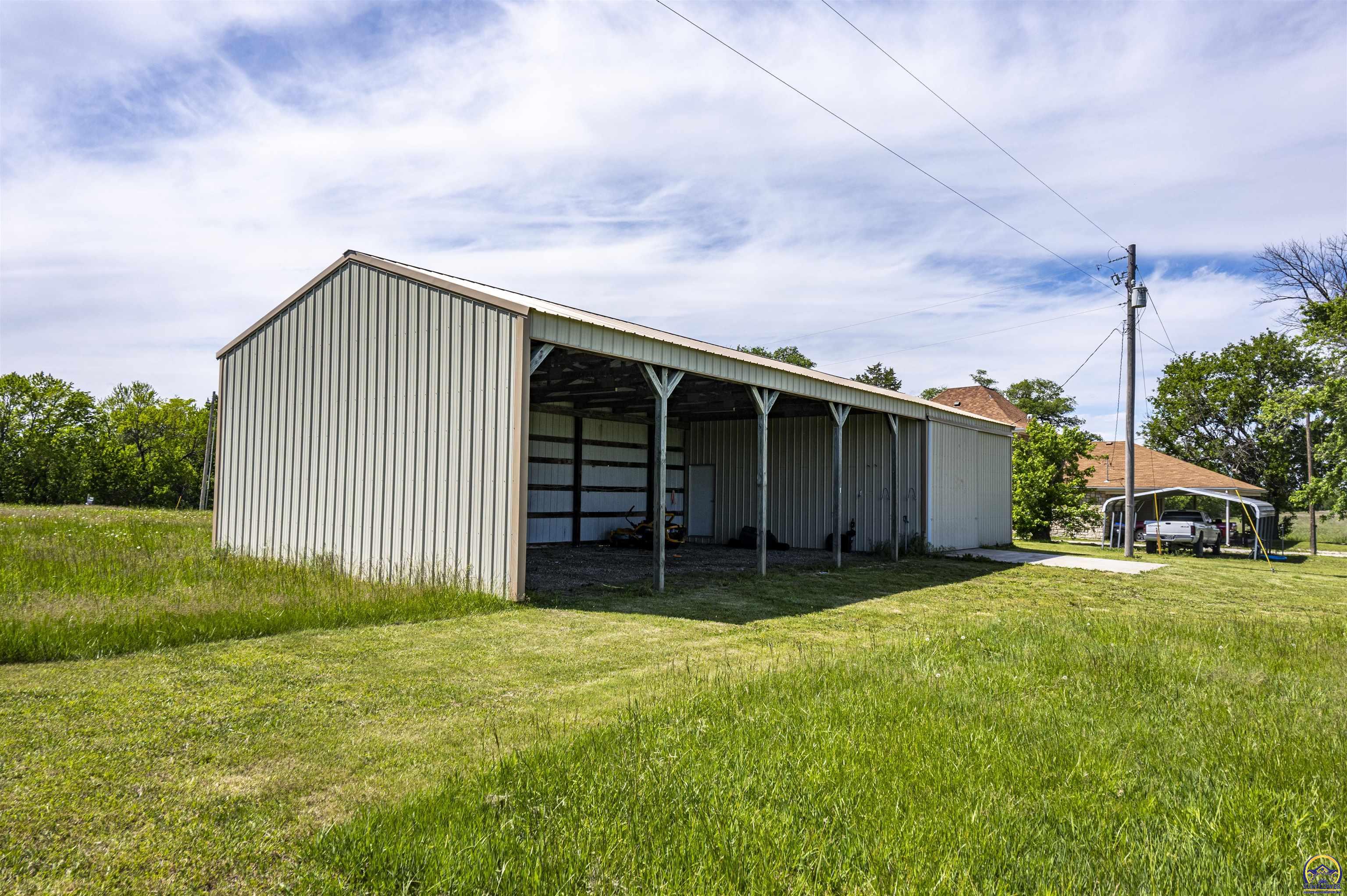 2026 Northwest Douglas Road Topeka, KS 66615 - Photo 15 of 94