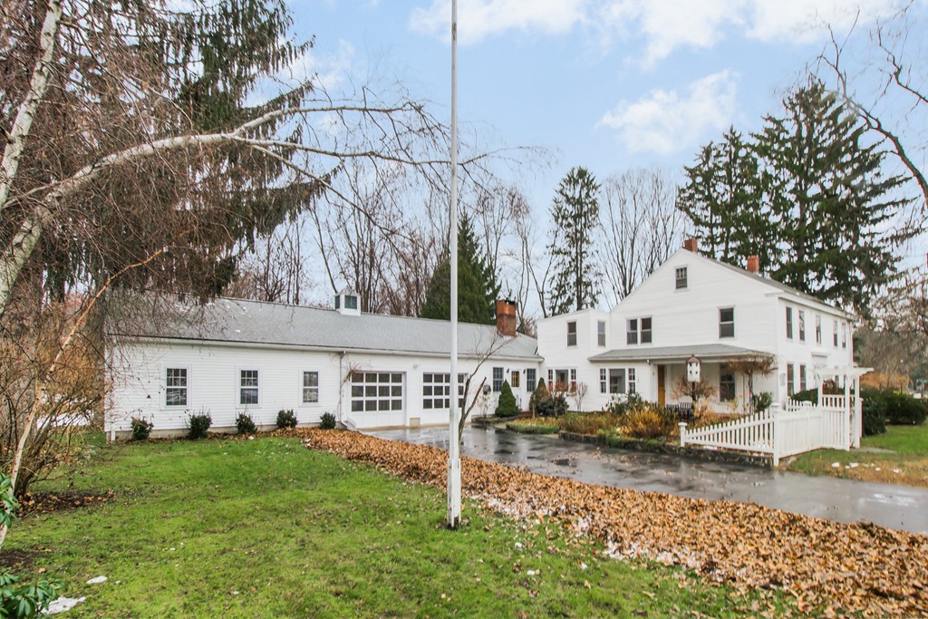 65 Pleasant Valley Road Amesbury, MA 01913 - Photo 1 of 30 Gallery Image 1