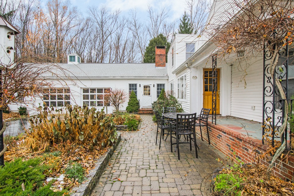65 Pleasant Valley Road Amesbury, MA 01913 - Photo 4 of 30 Gallery Image 4