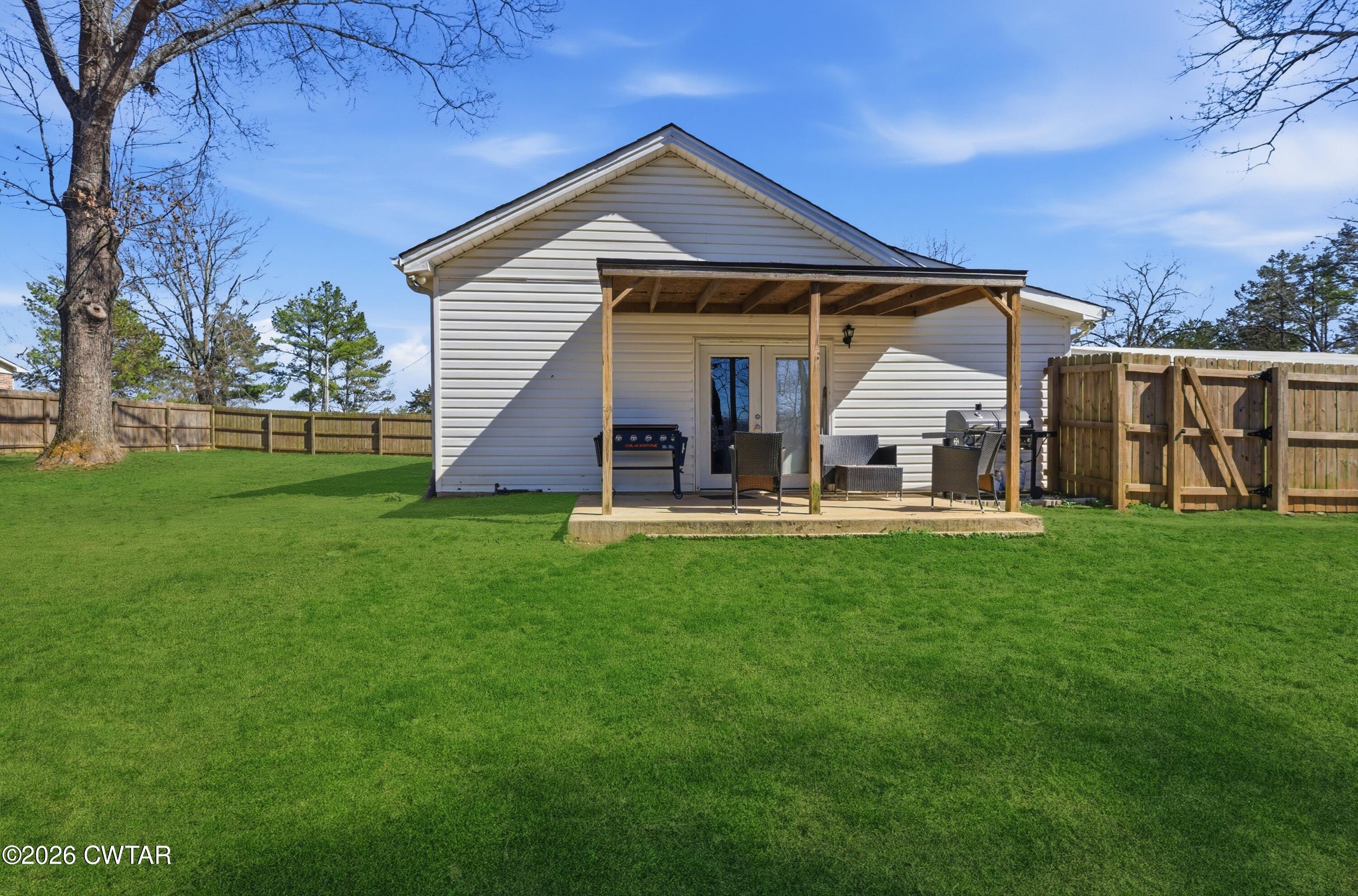 390 Memory Lane Henderson, TN 38340 - Photo 3 of 24 a front view of a house with garden