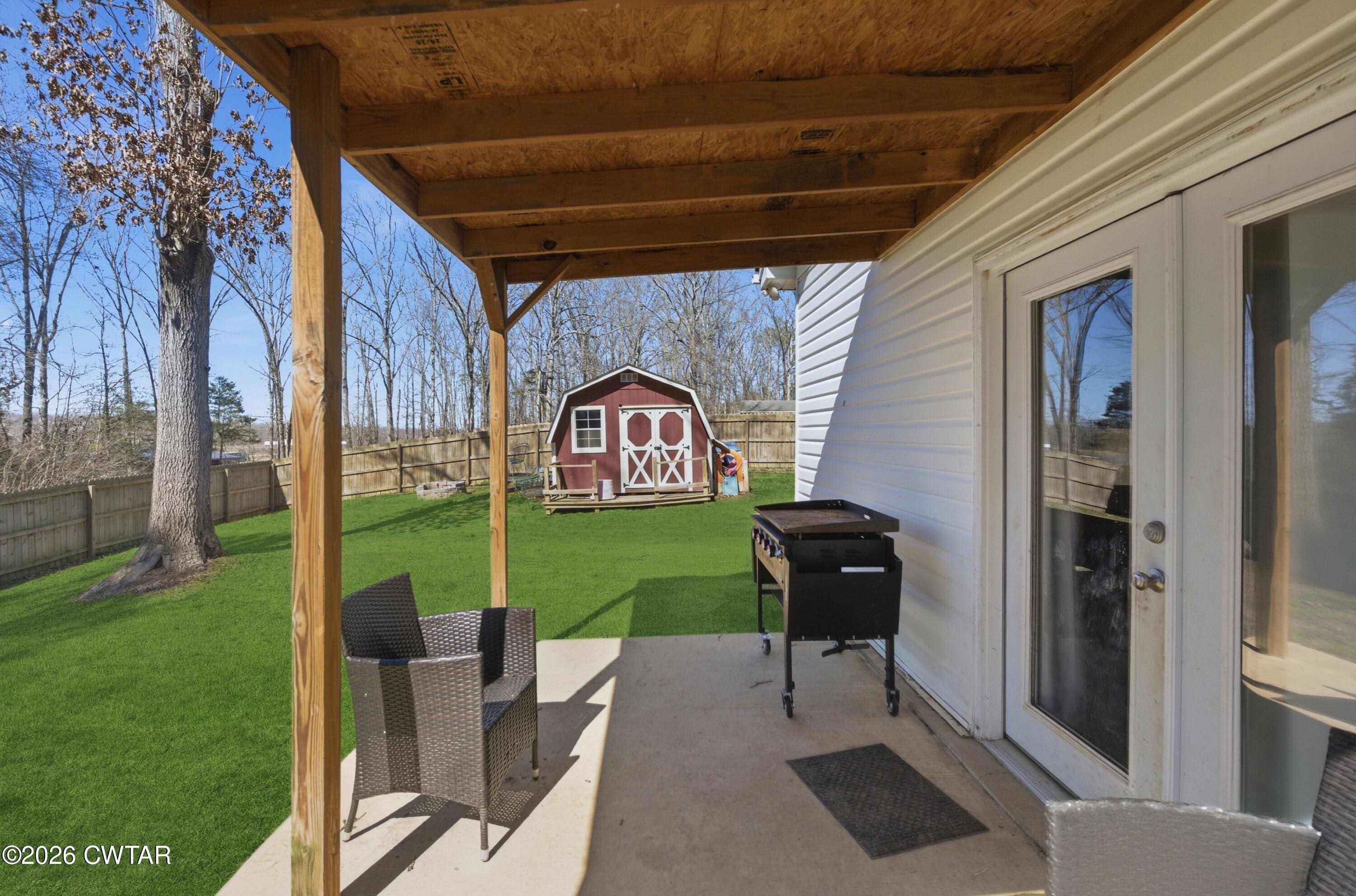 390 Memory Lane Henderson, TN 38340 - Photo 6 of 24 a front view of a house with garden
