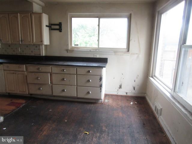 1467 Roxanna Road Northwest Washington, DC 20012 - Photo 11 of 17 Dining area