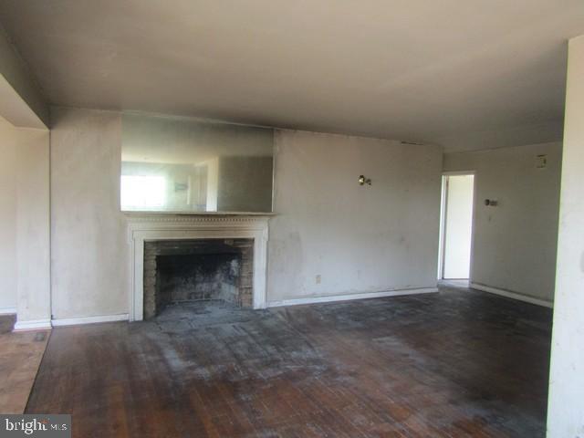 1467 Roxanna Road Northwest Washington, DC 20012 - Photo 8 of 17 Living room