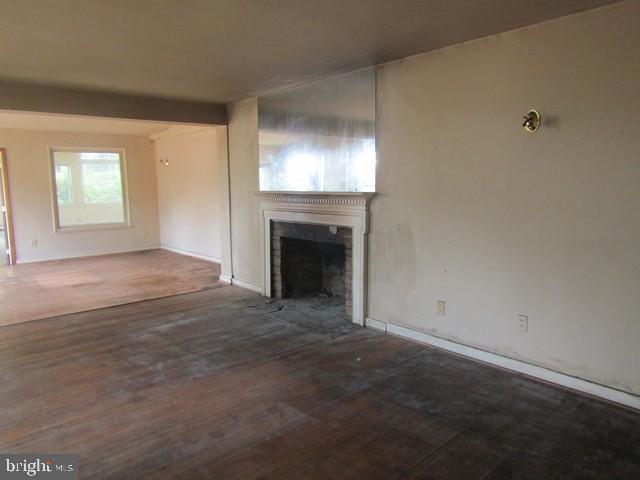 1467 Roxanna Road Northwest Washington, DC 20012 - Photo 9 of 17 Living room