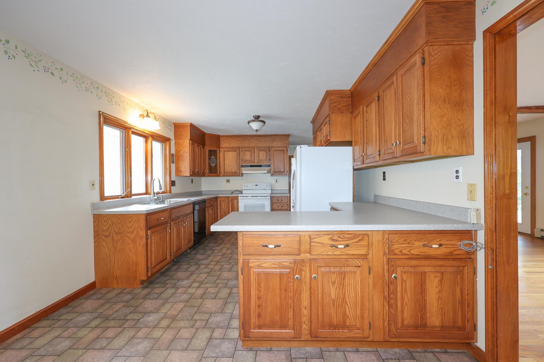 623 Borough Road Pembroke, NH 03275 - Photo 6 of 35