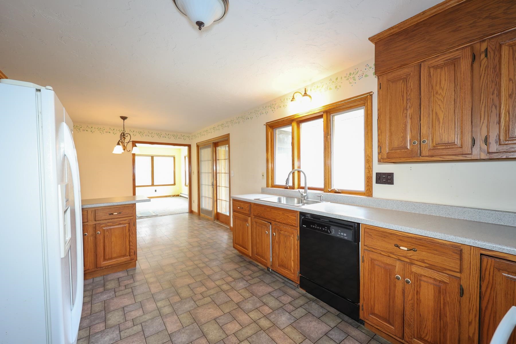 623 Borough Road Pembroke, NH 03275 - Photo 8 of 35