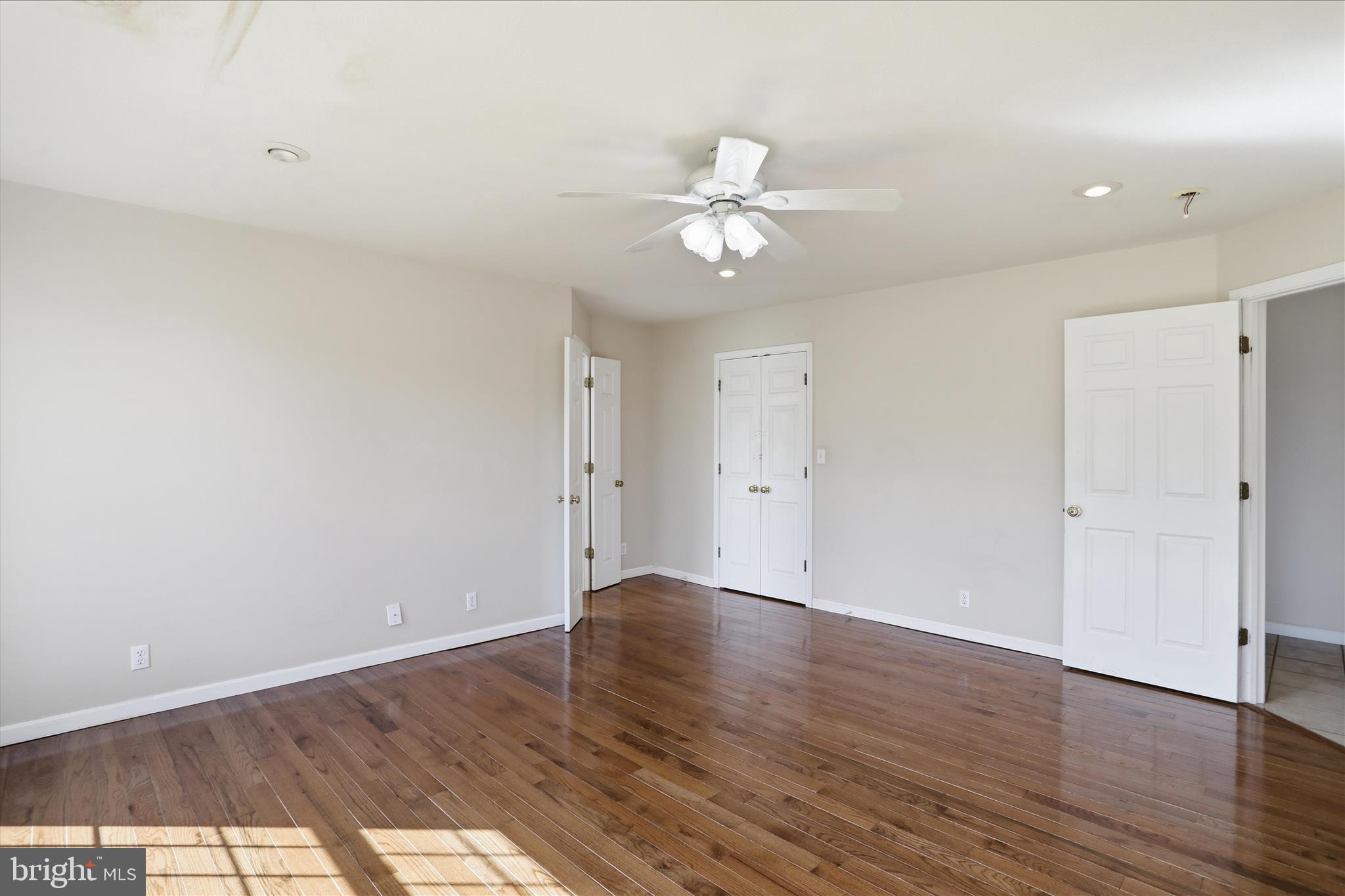 13605 McKenzie Tower Road Southwest Cumberland, MD 21502 - Photo 23 of 63 an empty room with wooden floor and ceiling fan