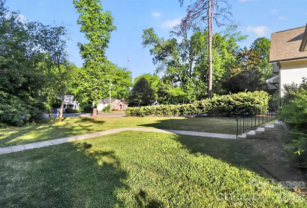 $1,580 | 3441 Commonwealth Avenue, Charlotte, NC 28205