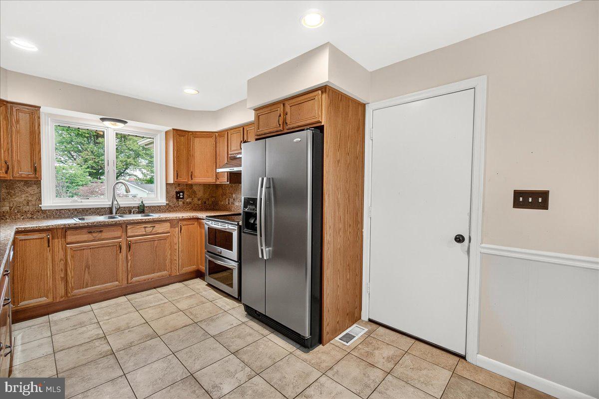 9 West Obrecht Road Sykesville, MD 21784 - Photo 6 of 30