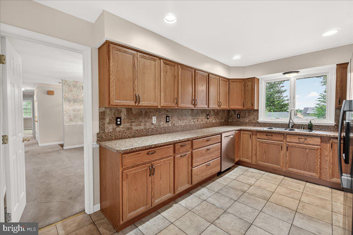9 West Obrecht Road Sykesville, MD 21784 - Photo 7 of 30