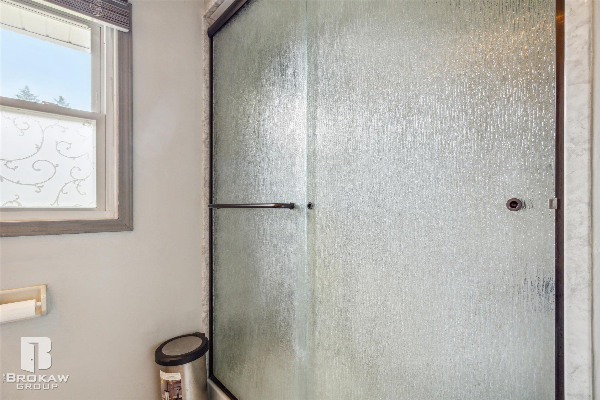 1489 Williamsburg Road Flint, MI 48507 - Photo 21 of 50 50121506-21.JPG