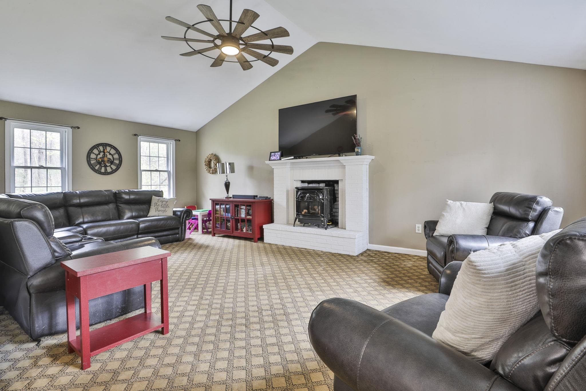 7 Drake Lane Derry, NH 03038 - Photo 12 of 46