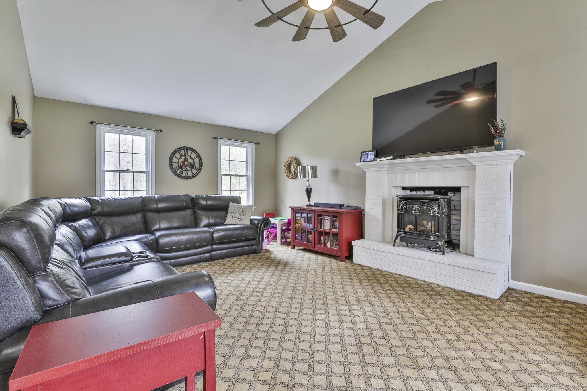 7 Drake Lane Derry, NH 03038 - Photo 13 of 46