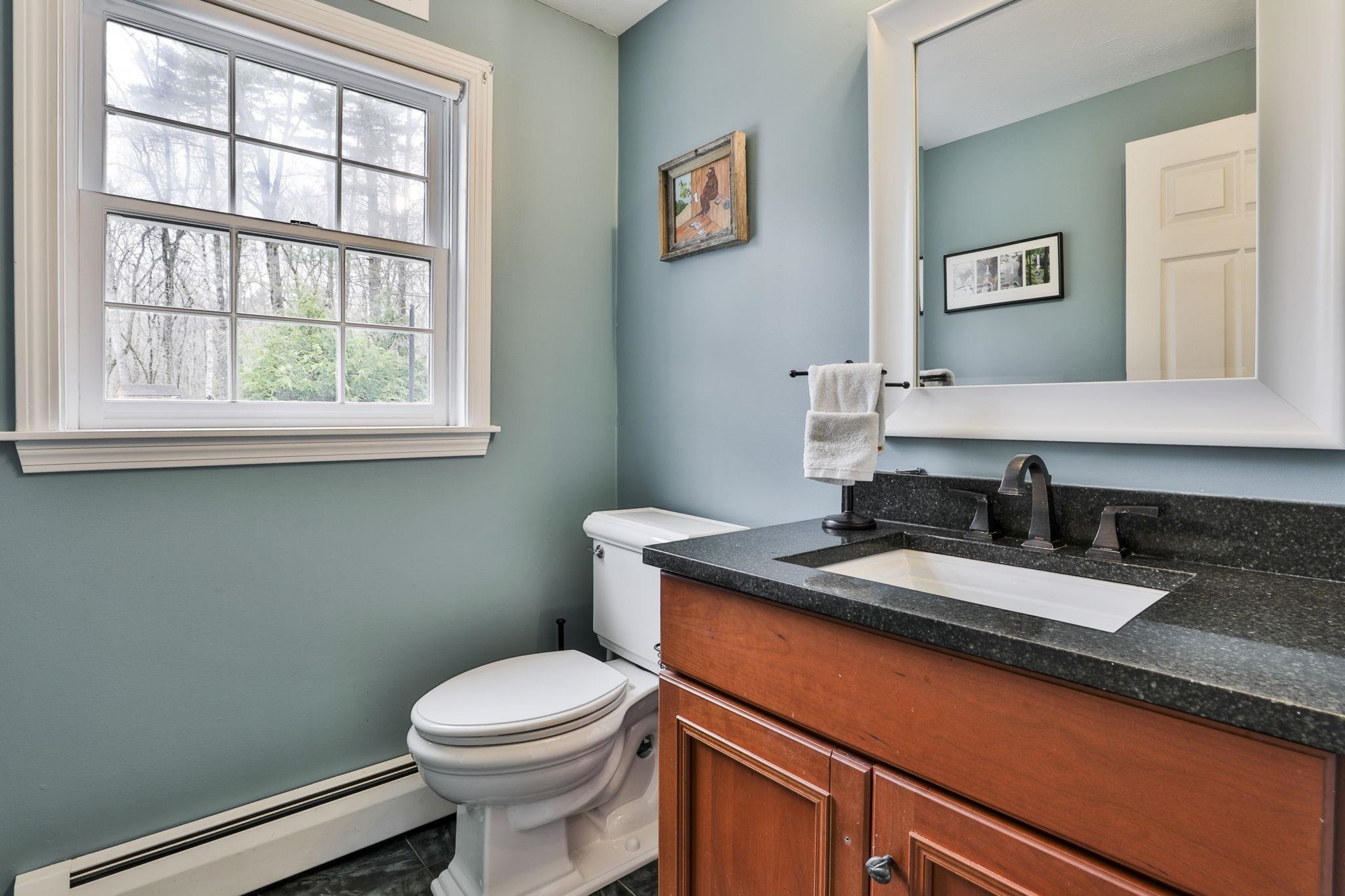 7 Drake Lane Derry, NH 03038 - Photo 21 of 46