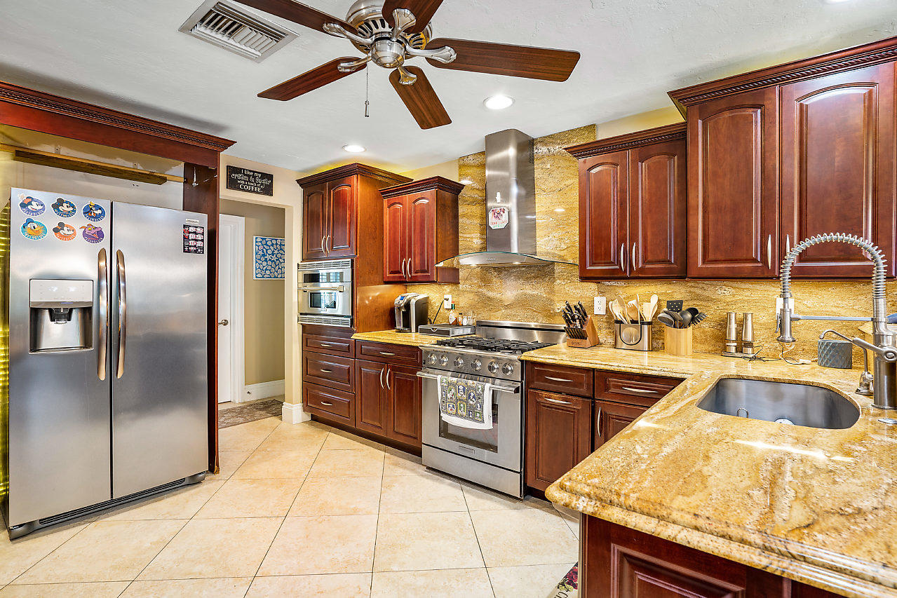 6071 Northwest 4th Avenue Boca Raton, FL 33487 - Photo 17 of 38 KITCHEN
