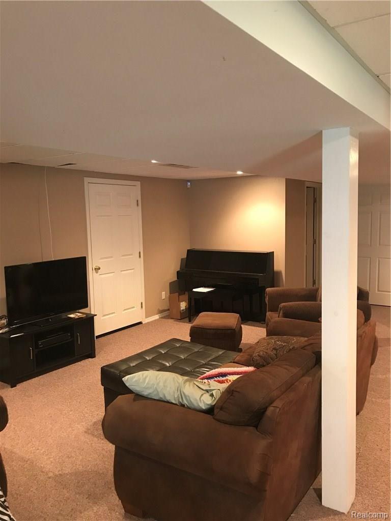 6728 Robb Road Fowlerville, MI 48836 - Photo 33 of 40 8418DA8C-AC9B-4386-BC9D-26EAAA3329B7.jpeg